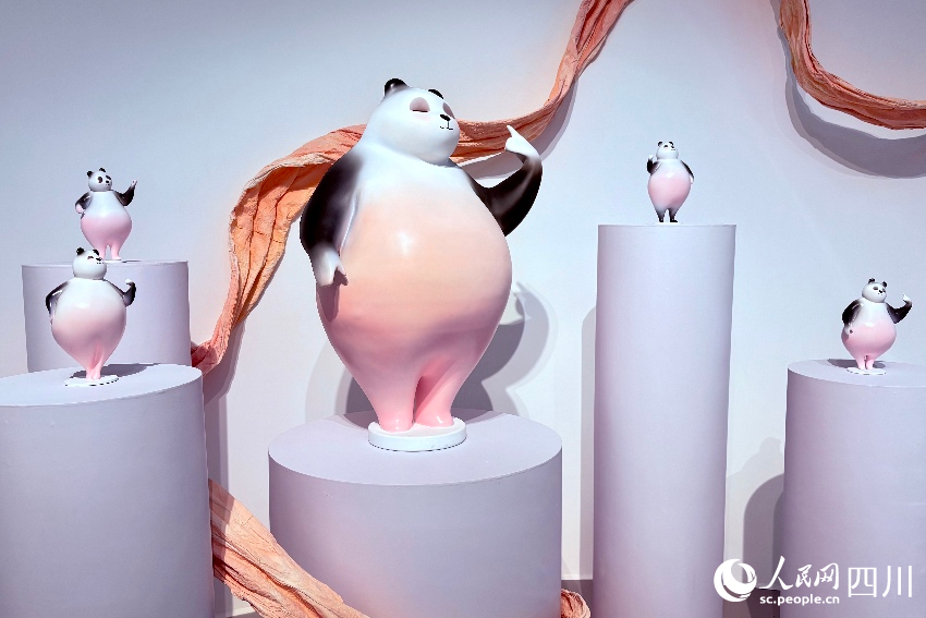 “熊貓家園·全球共賞”國際創意聯展現場。人民網記者 朱虹攝