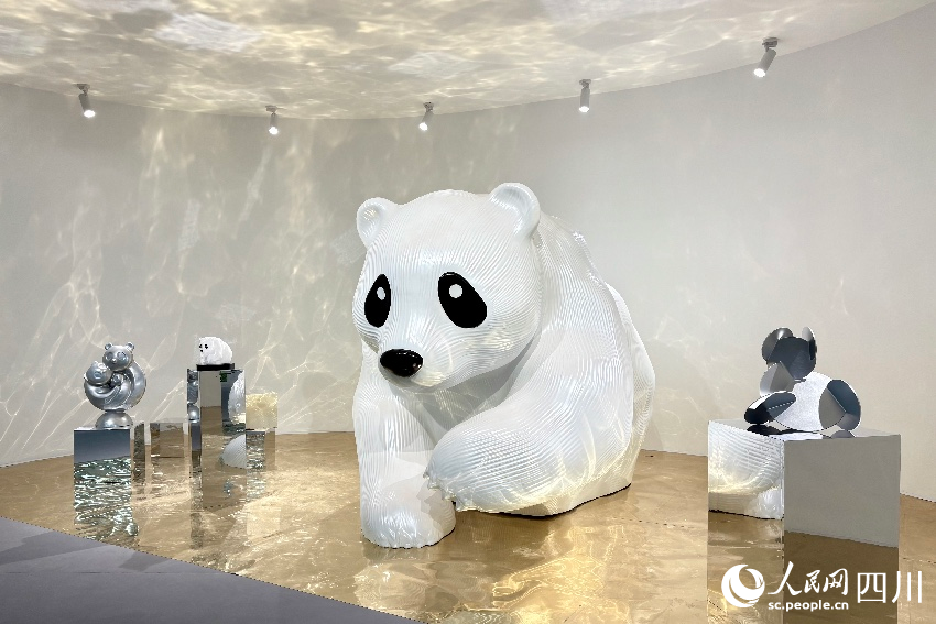 “熊貓家園·全球共賞”國際創意聯展現場。人民網記者 朱虹攝