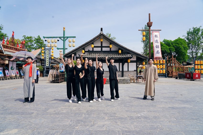 2025年四川省大學生環境戲劇展演現場。青白江區委宣傳部供圖