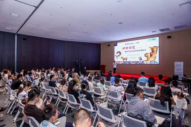 別開生面的科普講座。成都自然博物館供圖