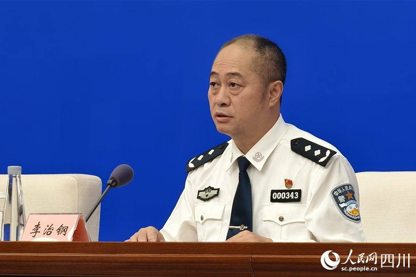 四川省公安廳經偵總隊總隊長李治鋼。人民網 趙祖樂攝