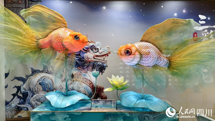 彩燈企業產品現場展示。人民網 趙祖樂攝