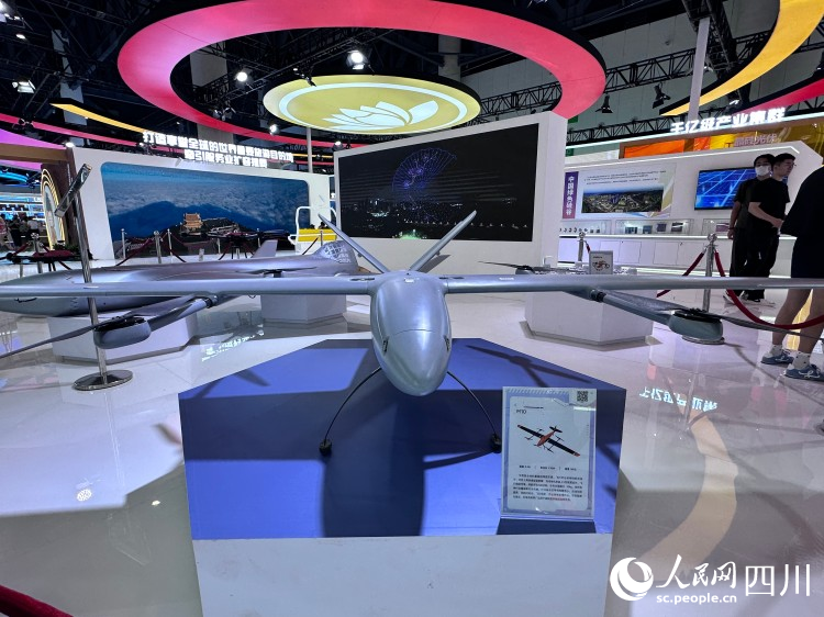 ”樂山造“無人機展示。人民網記者 王波攝