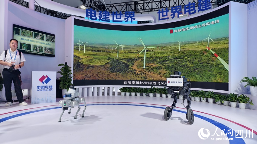 中國電建在西博會設置的“電建世界 世界電建”主題特裝展位。人民網 趙祖樂攝