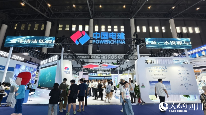 中國電建在西博會設置的“電建世界 世界電建”主題特裝展位。人民網 趙祖樂攝