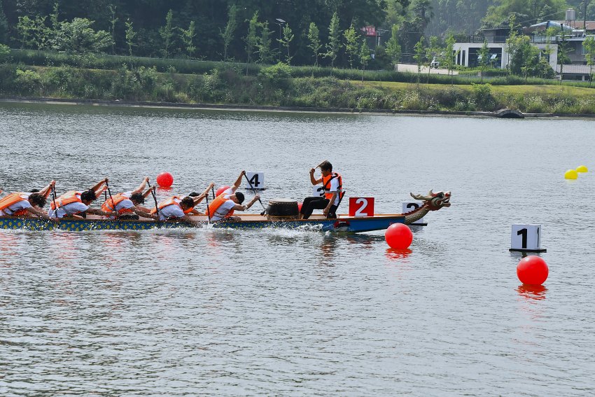 冠軍沖線時刻。肖瑤攝