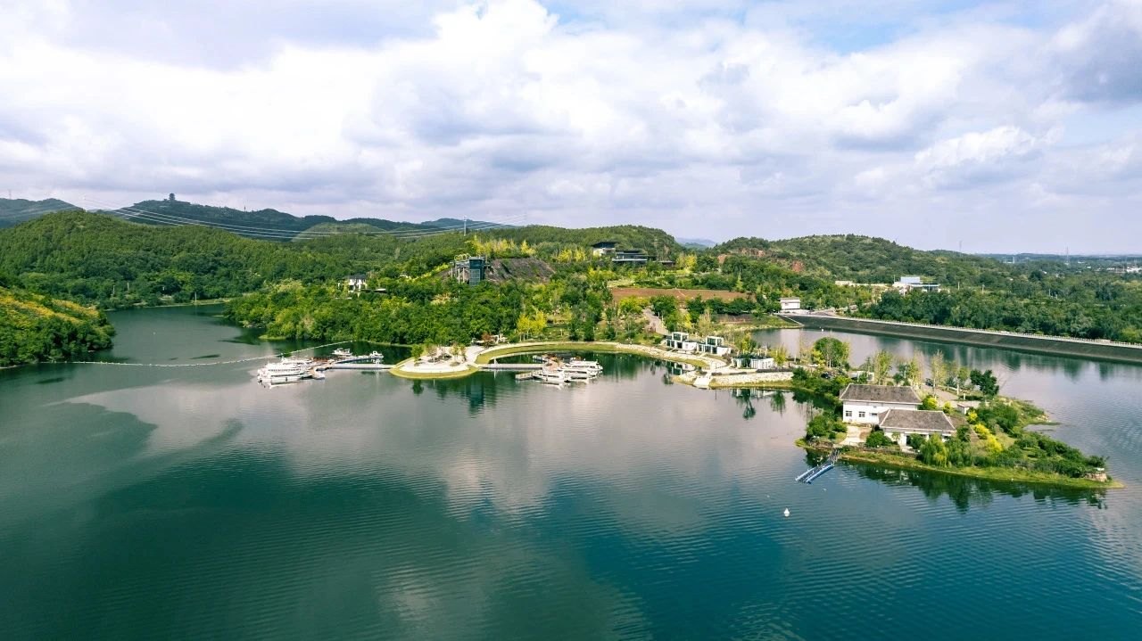 三岔湖風景宜人。郭磊攝