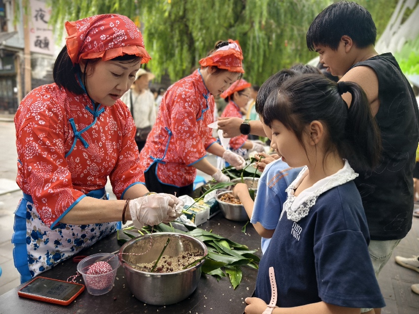 端午民俗盛會活動現場。德昌縣委宣傳部供圖