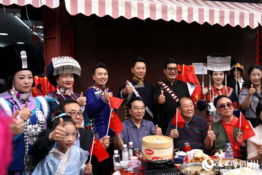 藥根宴吸引天南海北食客相聚會理。沙琳 攝 