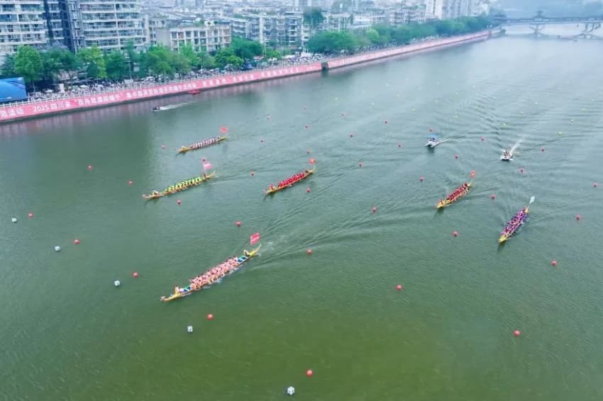 百舟競渡迎端午。夏欣梅攝