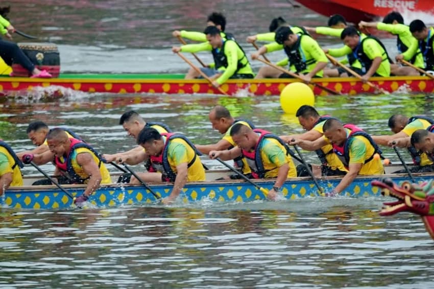 百舟競渡迎端午。夏欣梅攝