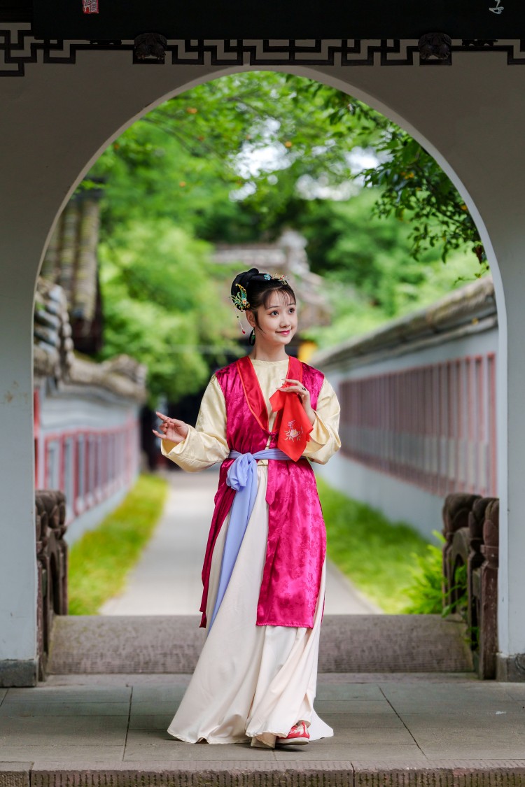 現場還原“晴雯撕扇”妝造。