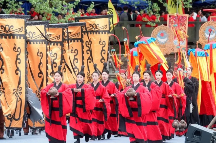 都江堰景區伏龍觀廣場將舉辦非遺項目展覽。成都市文廣旅局供圖