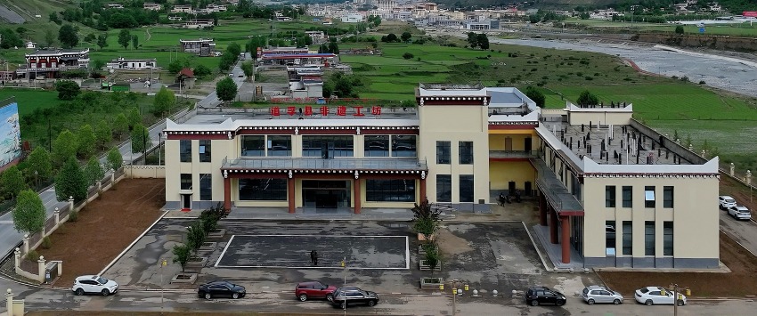 航拍道孚縣非遺工坊。道孚縣委宣傳部供圖