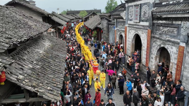崇州街子古鎮過傳統佳節。崇州市委宣傳部供圖