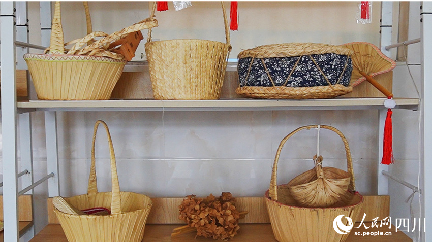 蒲葵制作的工藝品。何佳倩攝