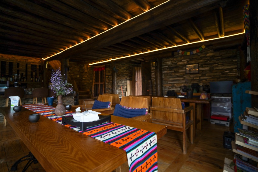 電影咖啡內飾。道孚縣委宣傳部供圖