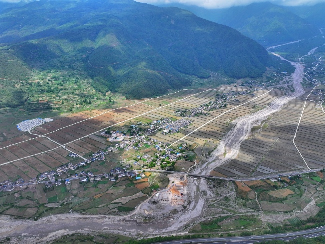 俯瞰安寧河谷。四川省自然資源廳供圖