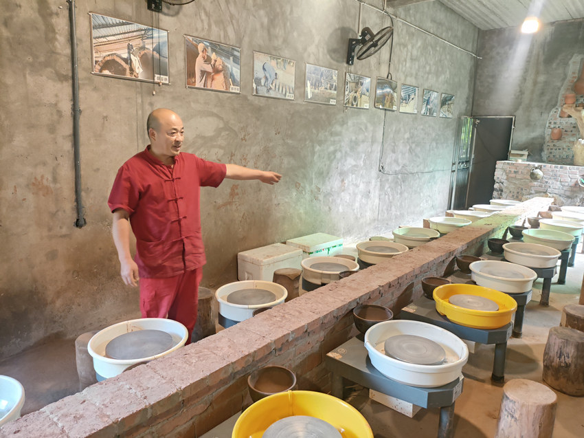 供研學體驗的拉坯機。梁盛貴攝