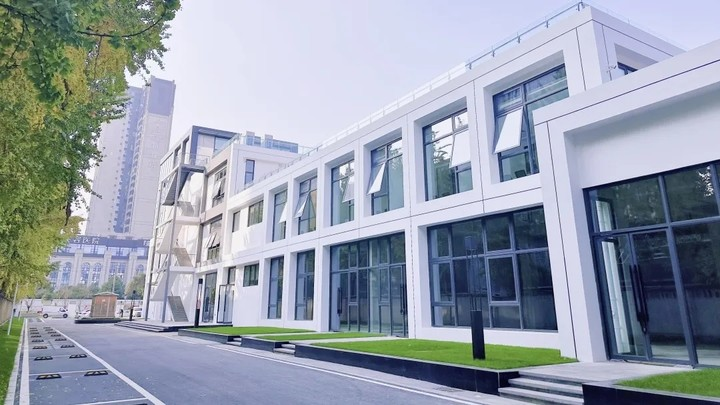 煥新的晶立方·新經濟總部基地。成都城投俠客島供圖