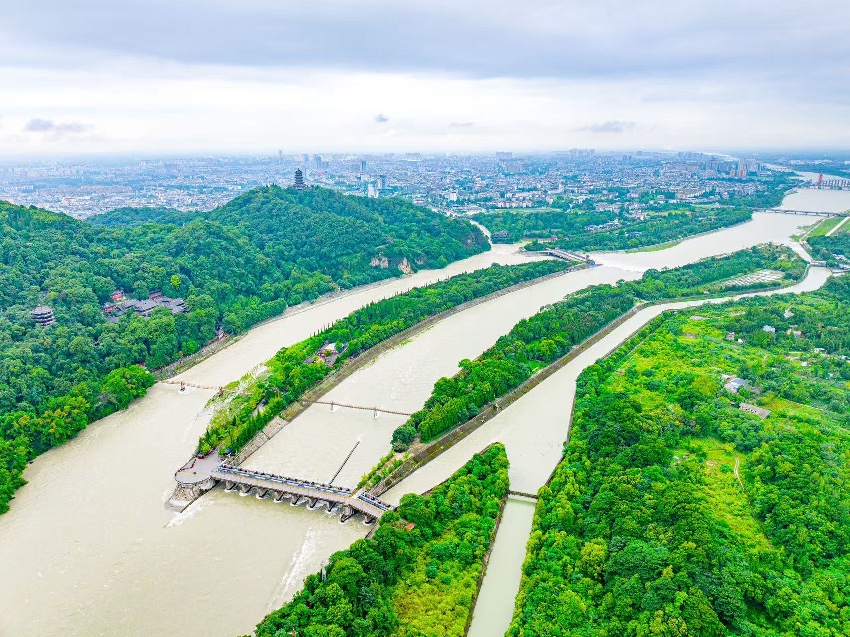 航拍都江堰。都江堰水利發展中心供圖