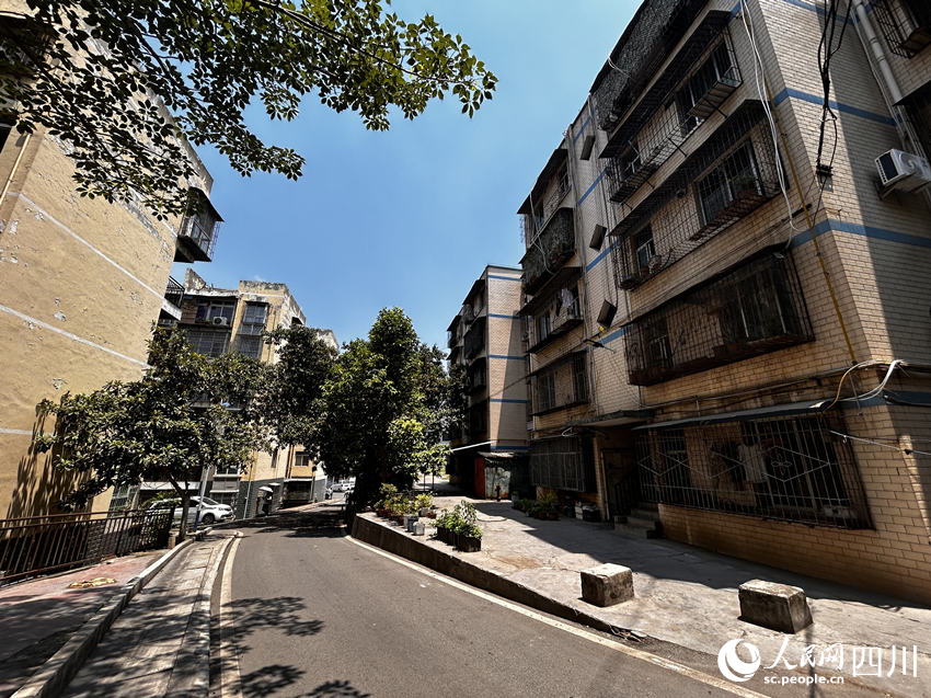 玉泉街道席草坪社區家盛巷小區居民樓。人民網 彭茜攝