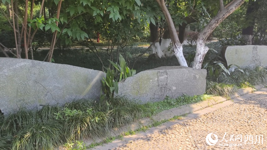 樂伎石刻。實習生唐藝娟攝