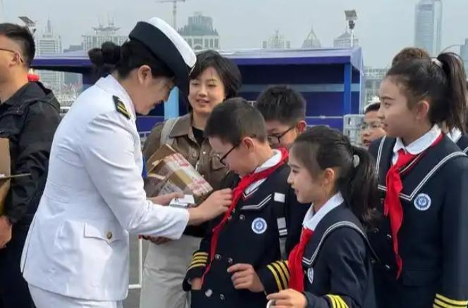 當成都娃遇上成都艦