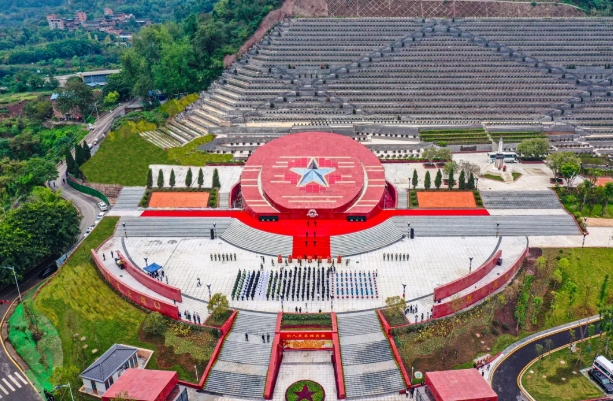 達州：營造濃厚雙擁氛圍 譜寫雙擁工作新篇章達州屬革命老區，是兵員大市、優撫大市、安置大市，烈士人數全省最多，參軍人數、重點優撫對象全省第二，紅色底蘊深厚，軍政軍民關系融洽，連續3屆榮獲全國雙擁模范城。