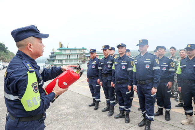 華鎣市星星應急救援隊2023年春季水上救援訓練活動。華鎣市退役軍人事務局供圖