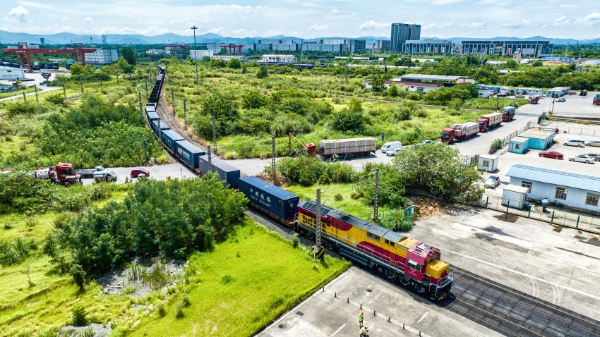 首趟中歐班列（杜伊斯堡—成都）蓉歐速達專列運抵。成都市青白江區委宣傳部供圖