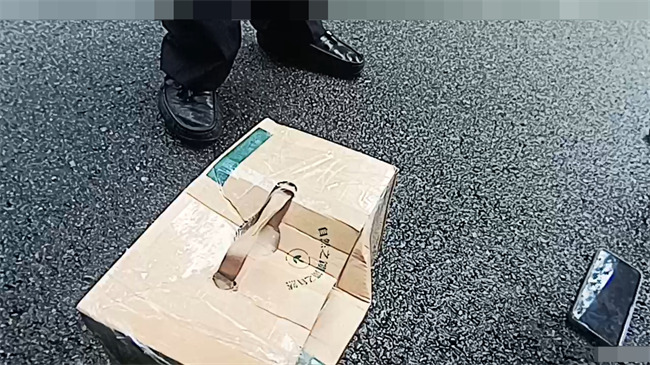 喻某某隨身攜帶的牛奶盒。新都公安供圖