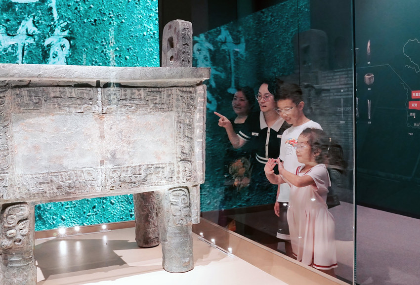 市民參觀特展。雙流區委宣傳部供圖