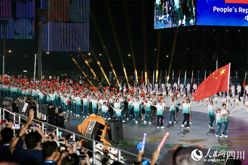 中國體育代表團亮相。人民網記者 朱虹攝