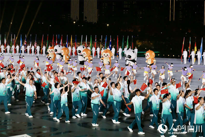 中國體育代表團入場。人民網記者 朱虹攝