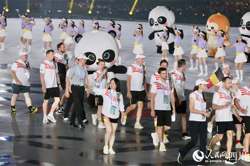運動員入場。人民網記者 朱虹攝