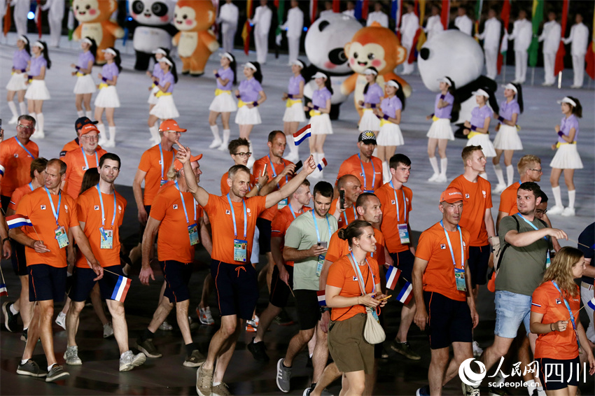 荷蘭體育代表團入場。人民網記者 朱虹攝