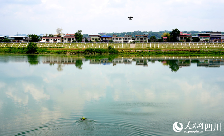 無人機、無人船讓防汛抗洪更“智慧”。人民網記者 王波攝