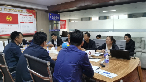 法治監督中心工作人員走訪企業