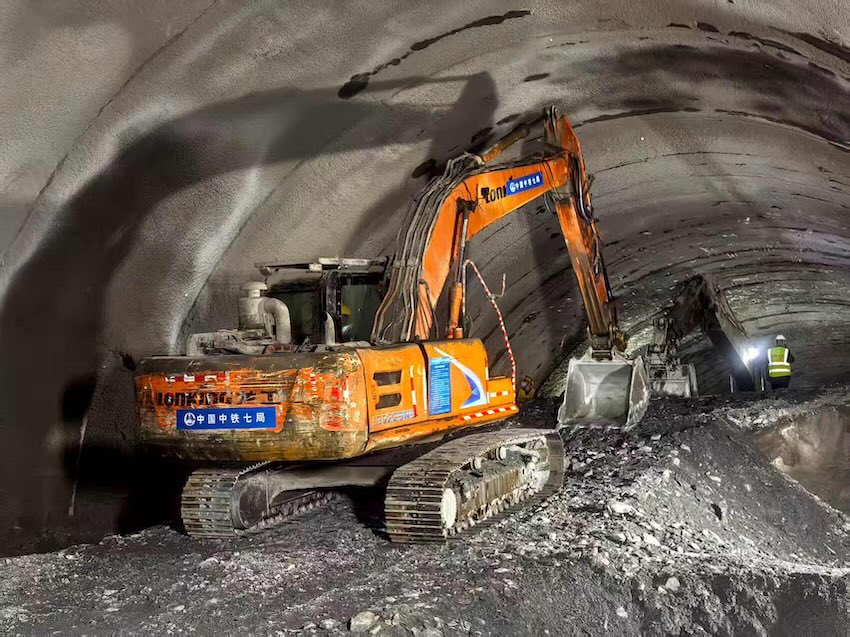 隧道貫通。成蘭鐵路有限公司供圖