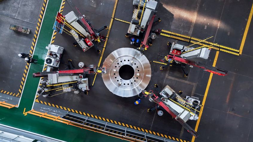 看機器人“鐵臂繡花”