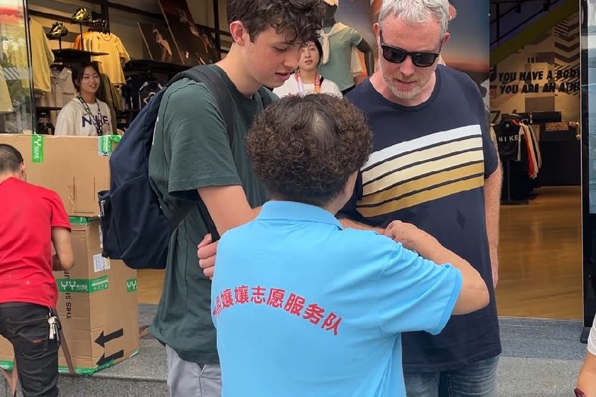 “春熙孃孃”藍裝上崗 市井溫情架起國際橋梁