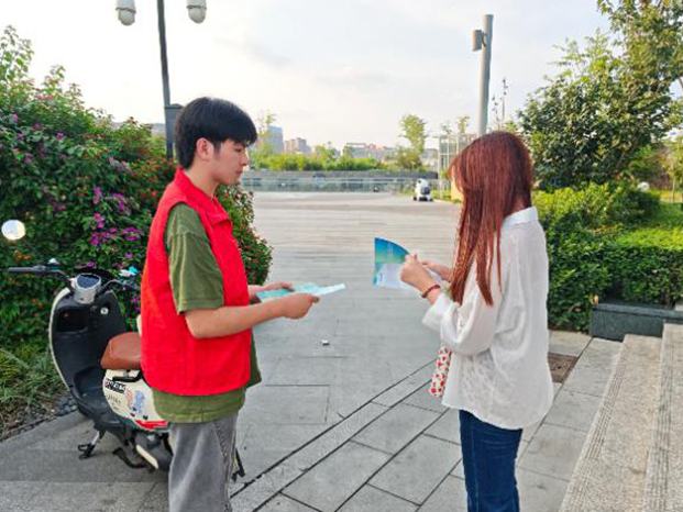 成都理工學子志愿服務菱窠愛國公園 守護紅色家園添活力