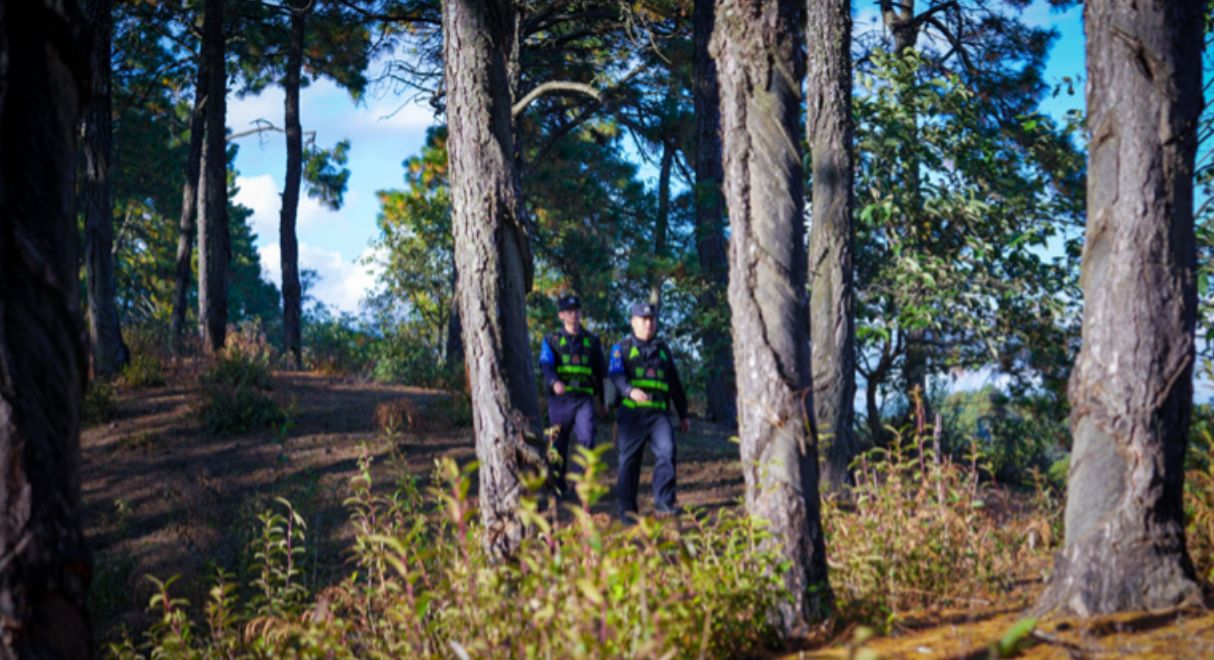 正在巡邏的民輔警。攀枝花公安供圖