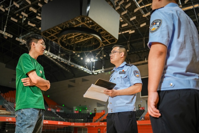 安?；I備期間，黃河在館內開展工作。新都公安供圖