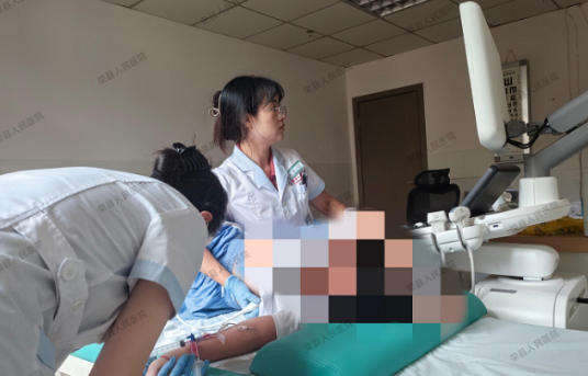 自貢榮縣人民醫院成功完成首例右心聲學造影檢查近日，自貢榮縣人民醫院首次為一名偏頭痛患者實行右心聲學造影檢查。此項技術為該院首例，填補了醫院超聲科檢查技術空白。