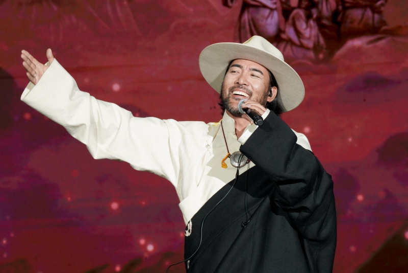 嶺·格薩爾王音樂盛典現場。湯啟陽攝