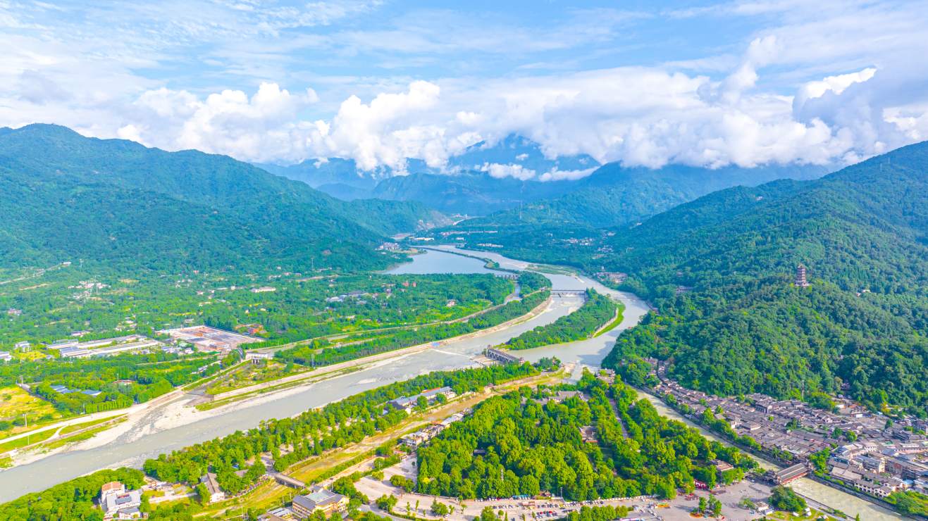 都江堰水利工程渠首航拍圖。都發中心供圖