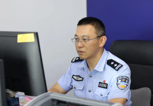 從消防戰士到公安民警，他以忠誠鑄就職業豐碑