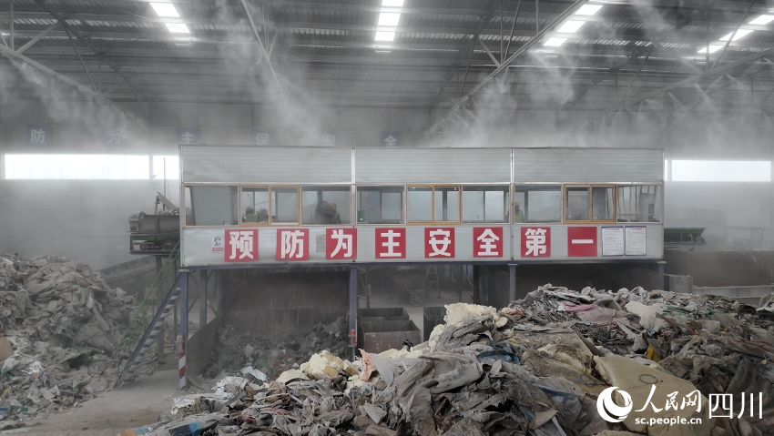 處置廠內預篩分區。實習生 呂雯攝